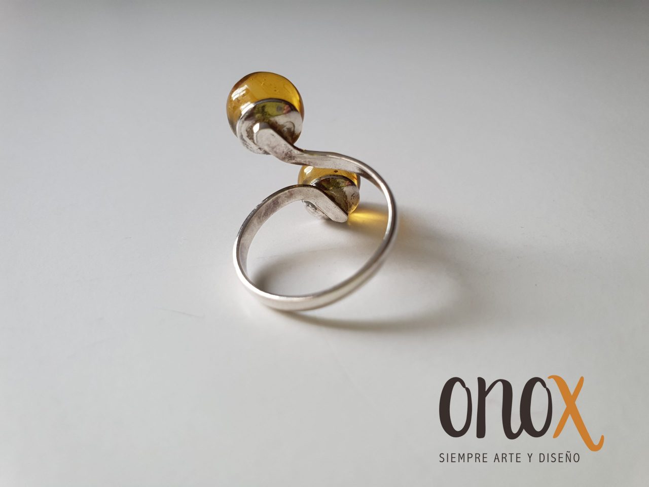 Anillo dos esferas ámbar claro - Imagen 4