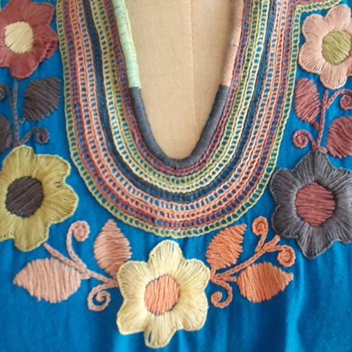 Blusa bordada a mano manga corta. Talla 32-34 (Mediana) - Imagen 3