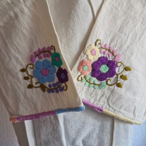 Blusa flores bordada a mano Talla 36 (Grande) - Imagen 4