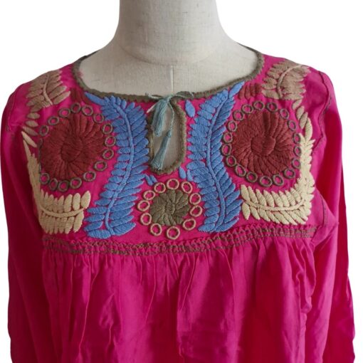 Blusa bordada en telar de cintura con flores - Imagen 3