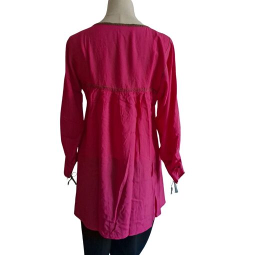 Blusa bordada en telar de cintura con flores - Imagen 4