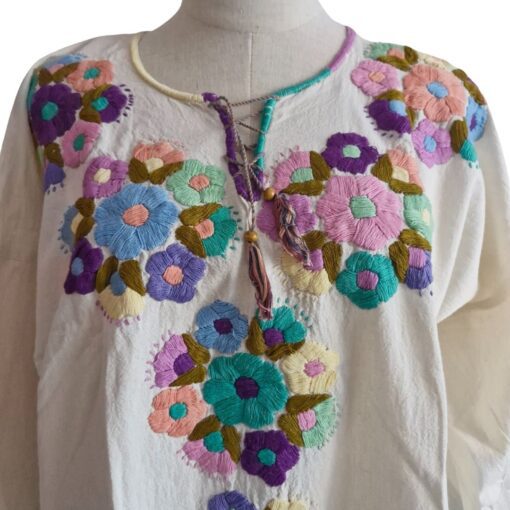 Blusa flores bordada a mano Talla 36 (Grande) - Imagen 2